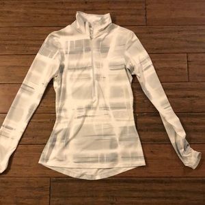 Nike long sleeved pullover